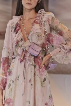 Plus Cottagecore, Chiffon Dress Casual Classy, Maxi Dress Ideas, Lilac Floral Dress, Long Floral Dresses, Floral Maxi Dresses, Stylish Maxi Dress, Floral Dresses Long, Floral Fashion