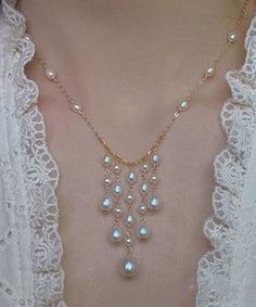 Pearl Necklace Ideas, Bouquet Accessories, Tulle Long Dress, Pearls Jewelry, Daily Hairstyles, Necklace Ideas, Beaded Fringe, Vintage Jewellery, Chains Jewelry