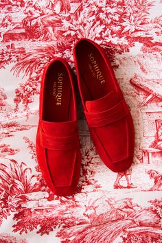 Sophique essenziale suede loafer in red. Upper Material: 100% Suede leather Lining Material: Leather 100% Sole Material: Leather 100% Store away from direct sunlight to avoid fading Avoid wet weather Brush only with suede brush Specialist suede clean only 10 mm heel Size 36: 23,8 x 7,8 Size 37: 24,4 x 8 Size 38: 25 x 8,2 Size 39: 25,6 x 8,4 Size 40: 26,2 x 8,6 Size 41: 26,8 x 8,8 Made in Italy Ships by Sept. 29 Luxury Calf Leather Loafers With Red Sole, Luxury Italian Tassel Loafers For Semi-formal Occasions, Sergio Rossi Shoes Mocassin, Chuck Taylor Shoes, Velvet Loafers, Men Stylish Dress, Suede Loafers, Wet Weather, Red Suede