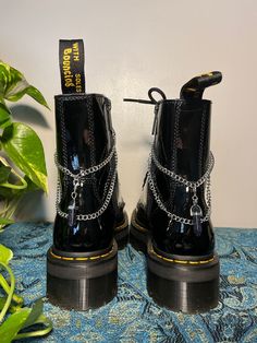 Lunar Lotus Boot Chains are the perfect way to spice up your Doc Martens or Combat Boots!  *New* Heavy Gauge Chains with Detachable Charms for easy mixing and matching! This Set Includes: - 2 Silver Blue Sandstone Faceted Drop Pendants (Detachable) ! Chains not included ! Boot Chains, Blue Sandstone, Wrap Boots, Classic Heels, Kinds Of Shoes, Hot Mess, Shoe Clips, Doc Martens, Drop Pendant