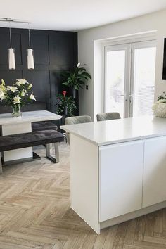 White kitchen with parquet flooring wood effect laminate Kitchen Dining Room Ideas, Herringbone Laminate Flooring, Herringbone Flooring, Kitchen Magic, Dining Room Ideas, Flooring Inspiration, Herringbone Floor, Aging Wood