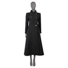 100% authentic Chanel midi coat in dark grey cashmere (74%) and wool (26%) with light grey fine stripes. Features a tailored silhouette, mock neck, two flap pockets at the waist and belt in the back. Opens with a double row of buttons and is lined in silk (100%). Has been carried and is in excellent condition. 2018 Paris-Hamburg Metiers d'Art Measurements Model 18A P58995 V44820 ME789 Tag Size 36 Size XS Shoulder Width 42cm (16.4in) Bust To 86cm (33.5in) Waist To 82cm (32in) Hips To 104cm (40.6i Vintage Chanel Bag, Style Moodboard, Chanel Suit, Chanel Brand, Tuxedo Blazer, Tweed Coat, Classic Blazer, Double Breasted Blazer, Angelina Jolie