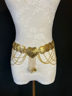 Belly Chain belt in Antique Gold finish with chain and coin detail. The large discs and intricate designs make this a stand out piece! Price per piece Greek Mythology Cosplay, Greek Belt, Mythology Cosplay, Medusa Aesthetic, Gladiator Art, Belt Styling, Gold Waist Chain, Egyptian Jewellery, Oc Character Design