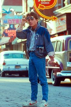 What to Wear to an 80s Party? | 80s Retro Fashion Trends 80s Fashion Men, Mens 80s, Look Grunge, 80s Men, Michael J Fox, Fashion 80s, Marty Mcfly