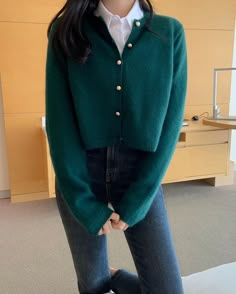 Pastel Tones Outfit, Green Cardigan Outfit Aesthetic, Green Cardigan Outfit, Business Casual Outfits For Work, Winter Outfit Inspiration, Green Cardigan, 가을 패션, Business Casual Outfits, Korean Outfits