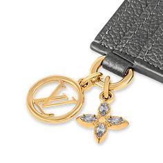 LOUIS VUITTON® - Lv Charms Card Holder - Gun Metal Logo Lv, College Motivation, Wallet Pouch, Monogram Bag, Silver Jewelry Fashion, Buckle Shoes, Monogrammed Leather, Smart Design, College Student