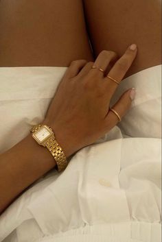 Gold Watches Aesthetic, Jewrely Aesthetic, Excessive Jewelry, Best Friend Jewelry, Dope Jewelry, Classy Jewelry, Jewelry Essentials, Jewelry Lookbook, Stacked Jewelry