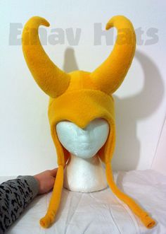 Loki Horns, Loki The Avengers, Horns Cosplay, Loki Helmet, Cosplay Convention, Vikings Game, Geeky Fashion, Ski Hat, Fleece Hat