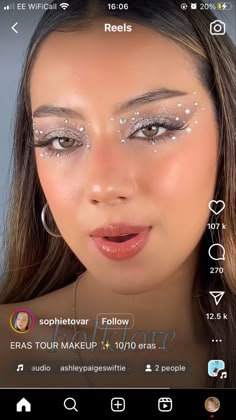 Makeup Looks Eras Tour, Odesza Concert Makeup, Eras Tour Eyeshadow, Music Festival Eye Makeup, Carnival Theme Makeup, Hairstyles With Zircons, Afterlife Festival Outfit, Taylor Makeup Swift, Makeup Inspo Concert