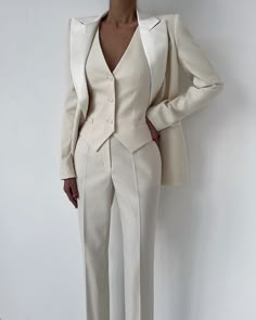 Prom Suit, Woman In Suit, Woman Suit, White Suit, Prom Suits, Woman Suit Fashion, Current Trends, Prom Outfits, Mode Inspo