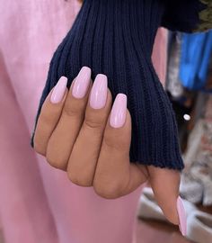 33 Pink Barbie Nails To Satisfy Your Barbie Obsession - Colleen Hobson Selena Gomez Nails, Bubblegum Pink Nails, Baby Pink Nails, Celebrity Nails, Pink Manicure, Pink Barbie, Pink Nail Polish, Nails Pink