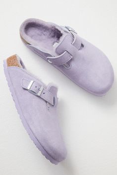 Shop our Boston Shearling Birkenstock at FreePeople.com. Boho clothing for the creative spirit- free worldwide shipping. Cute Shoes Outfits, Purple Birkenstocks, Boston Shearling Birkenstock, Shearling Birkenstock, Every Day Shoes, Boston Shearling, Birkenstock Boston Clogs, Boston Clogs, Uo Home