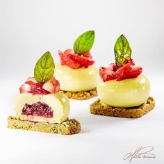 TOPCHEFS Careers & Recruitment on LinkedIn: #strawberry #fraise #yummy #good #bon #beau #instagood #instayum… English Food, Plated Desserts, Mini Cheesecake, Pastry, Cheesecake