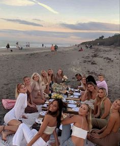 Love my Girlies Where To Hangout With Friends, Lots Of Friends Aesthetic, Girls Hanging Out Aesthetic, Hang Out With Friends Aesthetic, Hangout Snacks, Hanging Out With Friends Ideas, Girls Hanging Out, Madison Thompson, Hanging Out With Friends Aesthetic