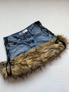 Fur Skirt, Upcycle Clothes Diy, Diy Clothes Design, How To Make Clothes, Refashion Clothes, Really Cute Outfits, 2000s Fashion