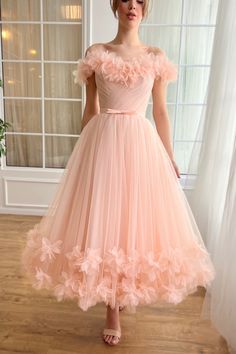 Off Shoulder Gown Design, Tulip Dress Design, Princess Peach Outfits, Tulle Dress Outfit, Puff Gown, Midi Ball Gown, Pink Princess Dresses, Ankle Length Prom Dress, Peach Wedding Dress