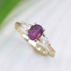 Opalescent pink sapphire bamboo ring Opalescent Sapphire, Jewels Rings, Special Ring, Wide Rings, Proposal Ring, Ring Engagement, Pear Cut, Pink Sapphire, Photo Jewelry