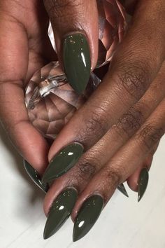 Stiletto Nail Ideas, Stiletto Shaped Nails, Olive Nails, Unghie Sfumate, Kutek Disney, Green Nail Designs, Green Nail, Nails Christmas