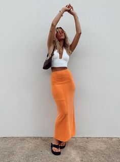 00s Mode, Maxi Skirt Outfits, Orange Skirt, Neue Outfits, Skirt Maxi, Outfit Trends, Mode Inspo