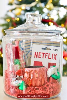 a christmas gift jar filled with little gifts Glass Jar Gift Ideas, Gift In A Jar Ideas, Cookie Jar Gifts, Christmas Jar Gifts, Gift In A Jar, Gifts In A Jar, Christmas Candy Jars, Glass Cookie Jars, Big Jar