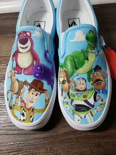 Toy Story Shoes, Custom Baby Shoes, Custom Sneakers Diy, Painted Sneakers, Disney Outfit