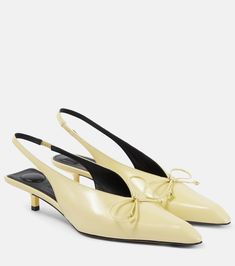 Les Slingbacks Cubisto slingback pumps in yellow - Jacquemus | Mytheresa Jacquemus Shoes, Spring Sunglasses, Minimal Shoes, Bridal Bag, Mid Heels Pumps, Shoe Trends, Designer Pumps, Slingbacks, Evening Shoes