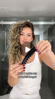 Tedi 🧸 on Instagram: "Literally a 2 min hairstylee 🥲🩷 #curlyhair #curlyhairtutorial #curlyhairstyles #curlyhairtips #curlyhairroutine #curlyhairproducts #curlyhairjourney" Curly Hair Tutorial, Curly Hair Routine