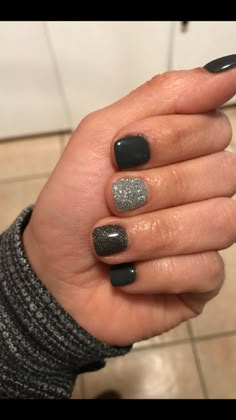 Gray dip nails Gray Dip Nails, Fall Dip, Manicure Gel, Dip Nails, Design Nails, Shellac Nails, Trendy Nail Design, Short Nail Designs, Dip Powder Nails