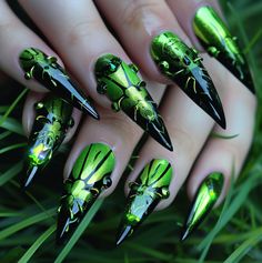 BLACK AND GREEN MANICURE Green Manicure, Black Manicure, Black Nail Art, Nail Inspiration, Green And Black, Black Nails, Nails Inspiration, Manicure