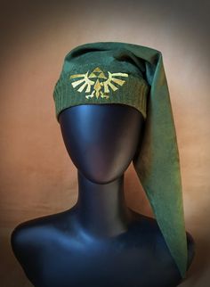 Link hat made of high-quality green fabric, with logo embroidered in gold thread. I made it respecting the comfort and the genuine aspect of the video game. If you have any questions you can write to me and I will gladly help you. Link Hat, Legend Of Zelda Link, Business Letter Template, Hat Template, Organic Molecules, George Lopez, Zelda Cosplay, Karl Anthony Towns, Call Of Duty Black