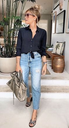 WARDROBE ESSENTIALS FOR WOMEN OVER 50 - valemoods Mode Over 50, Look Boho Chic, Stylish Outfits For Women Over 50, Mode Casual, Casual Work Outfits, 가을 패션, Fashion Over 50, Fashion Mode, Looks Style