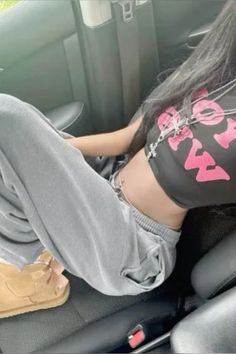 Outfit Inspo For School, Y2k Cybercore, Baddie Clothes, Latina Outfit, Latina Fashion Outfits, Fashion Vocabulary, Pfps Icons, Lazy Outfits, 2000s Fashion Outfits