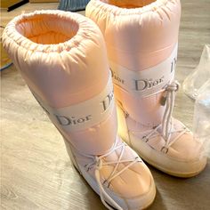 Christian Dior Snow Boots , Selling At Discounted Price , 9/10 Condition! Don’t Miss Out On This Deal Dior Snow Boots, White Winter Boots, Dior Shoes, Winter Rain, Woman Colour, Snow Boots, Winter Boots, Pastel Pink, Christian Dior