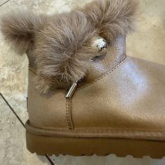 Authentic genuine rare sold-out UGG booties, gold metallic sparkle, gold decorative clasp, sz 8-7.5 run smaller, good for 7.5 Ugg Booties, Womens Ugg Boots, Womens Uggs, Women's Boots, Gold Metal, Womens Boots, Sparkle, Running, Boots