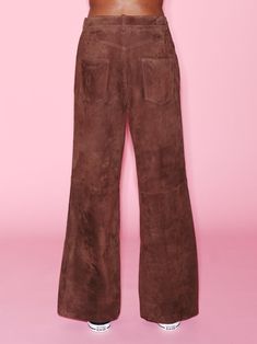 Reminiscent of your favorite pair of vintage jeans, these relaxed-fit Suede Pants are cut to fall low on the hips with a wide, flare leg. The buttery soft suede construction offers a luxe contrast to their inherently casual feel. Inherently soft with natural stretch, the Suede offered in the R24 Unisex Capsule has a supple feel that enables long-term comfort for the wearer. Featured in a pair of pants that have multifaceted appeal, the relaxed fit is designed to accommodate and enhance a variety 90s Style Icons, Suede Pants, Rosetta Getty, Aaliyah, Pair Of Pants, Soft Suede, Vintage Jeans, Style Icon, 90s Fashion