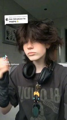 Short Fluffy Mullet 360, Mullets With Bangs, Grunge Mullet Short, Tomboy Hairstyles 360, Wolfcut Diamond Face, Short Fluffy Haircuts 360, How To Get Fluffy Bangs, Fluffy Curtain Bangs Short Hair, Hair Inspo Thick Hair