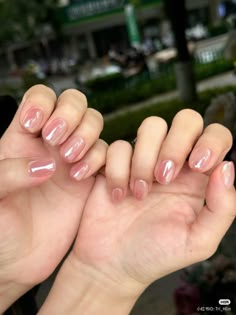 #Nailinspiration #coquette #cute #shiny Subtle Short Nails, Soft Girly Nails, Short Coquette Nails, Short Japanese Nails, Short Nails Cute, Short Pink Nails, Cute Manicure, Minimal Nails Art