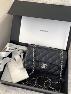 Luxury Bags Chanel, Chanel Aesthetic Bag, Chanel Bag Aesthetic, Black Chanel Bag, Purse Aesthetic, Chanel Aesthetic, Living Luxury, My Style Bags, Luxury Bags Collection