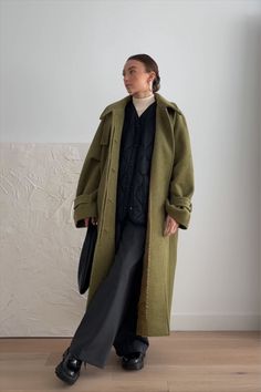 Green Coats For Women, Winter Outfits 2023 Women, Ganni Boots Outfit, Wool Coat Outfit Casual, Green Outfit Winter, Green Coat Outfit Winter, Leather Ankle Boots Outfit, Green Fall Outfit, Winter Minimalist Outfit