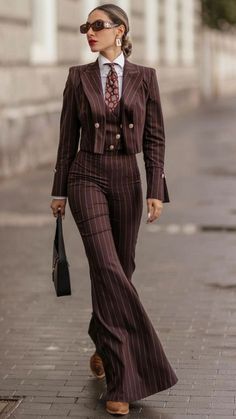 Daily Formal Outfit Women, Business Core Outfits For Women, Vintage Corporate Outfits, Formal Suits For Women Classy, Formal Suits For Women Prom, Formal Streetwear Women, Skirt Suits For Women Classy, Women Suits Prom Classy, Simplistic Outfits