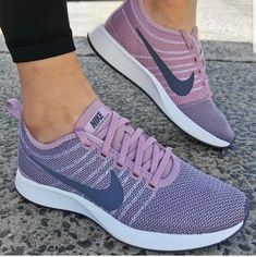 Shoes Wallpaper, Running Shoes For Women, Black Nike Shoes, Nike Shoes Outfits, Tenis Nike, Workout Shoes, Gym Shoes, Nike Shoes Women, Sleek Fashion