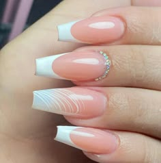 February Nails 2023, French Nails With Glitter, Design Nails Acrylic, Nail Art Trendy, Hollywood Nails, Stilleto Nails Designs, Gel Nails French, Nail Nail Designs, 2023 Nail