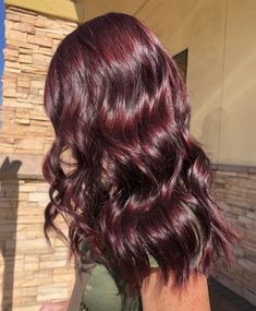 Cherry Hair Color Dark, Hair Color Inspiration Curly Hair, Burgundy On Brown Hair, Marron Red Hair Color, Burgundy Hair On Brown Hair, Dark Red Plum Hair, Cherry Pepsi Hair Color, Cherry Colour Hair, Hair For Winter Skin Tone