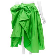 ALEXANDER MCQUEEN 2022 green taffeta bow detail high low cocktail skirt IT38 XS Reference: AAWC/A00544 Brand: Alexander McQueen Designer: Sarah Burton Collection: 2022 Material: Polyester Color: Green Pattern: Solid Closure: Zip Lining: Green Fabric Extra Details: Sarah Burton took a grounded, nature-inspired approach to the latest Alexander McQueen collection by surrounding the warehouse runway with a romantic wilderness atmosphere and projecting sounds of birds chirping overhead. The theme exe Alexander Mcqueen Collection, Cocktail Skirt, Cocktail Skirts, Birds Chirping, Sarah Burton, High Low Skirt, Women Skirts, Pleated Midi Skirt, Women's Skirts