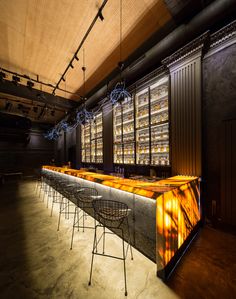 Galeria de Control Club - Berlim Hall / LAMA Arhitectura - 1 Bar Counter Design, Bar In Casa, Nightclub Design, Bar Interior Design, Counter Design, Bar Interior, Lounge Design, Bar Design Restaurant, Modern Bar