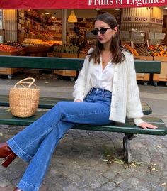 Brunch Outfit Early Fall, Nice Fashion France, Light Wash Flare Jeans Outfit Summer, Fall Dress Layering, Modern French Fashion, Closed Toe Heels Outfits, French Style 2023, Graphic Sweater Outfit, Business Casual Jeans Women