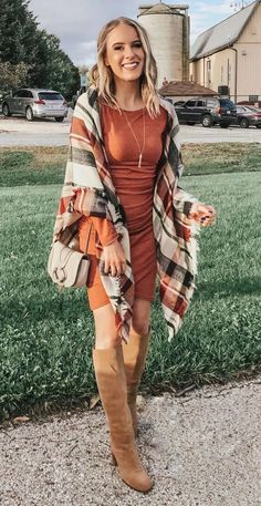 STYLING A SCARF WITH A DRESS Gaun Fashion, Fashion Blogger Style, Cowgirl Outfits, Cute Fall Outfits, Wedding Outfits, Fashion Spring, Casual Blazer, Inspired Outfits