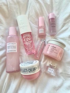 Koleksi Makeup, Makeup Bag Essentials, Sephora Skin Care, Skincare Inspiration, Pink Lifestyle, Pretty Skin Care, Skin Care Items, Pretty Skin, Pink Girly Things