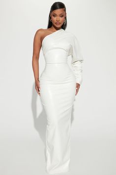 White Dresses For Wedding Guest, Dress Outfits For Birthday, White Dress Accessories Jewelry, All White Event Outfit, All White Outfits For Black Women, One Shoulder Dress Jewelry, Wedding Looks For Guests Outfits, White Dress Classy Elegant Long, All White Birthday Outfit