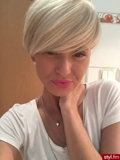 Short Hair Ponytail, Medium Short Hair, Short Wedding Hair, Short Pixie Haircuts, Hair Crush, Short Haircut